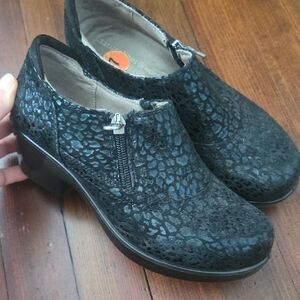 Naturalizer Black Mules with Side Zipper Comfort